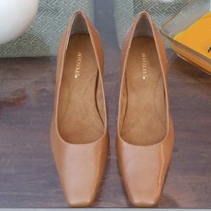 Patent leather kitten heels